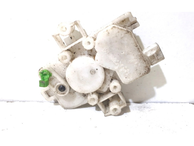 Замок багажника Mitsubishi Outlander 2001 - 2007 года