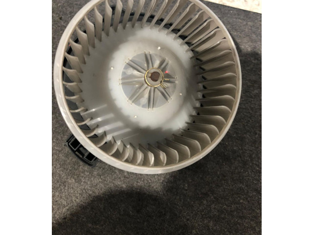 Вентилятор печки Mazda MPV II LW