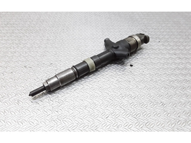 Vstřikovač 236700G010 Toyota Avensis T250 -