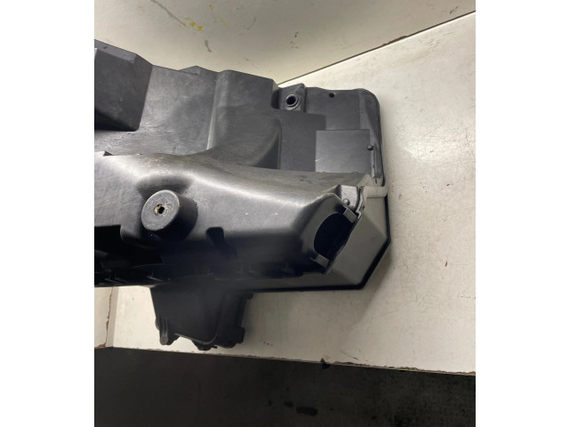 Pojistková skříňka Volkswagen Transporter - Caravelle T5 2005