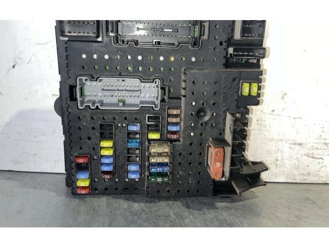 Блок предохранителей 8676391   Volvo XC90    