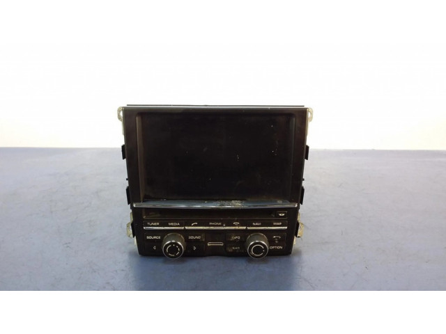 Радио/ проигрыватель CD/DVD / навигация