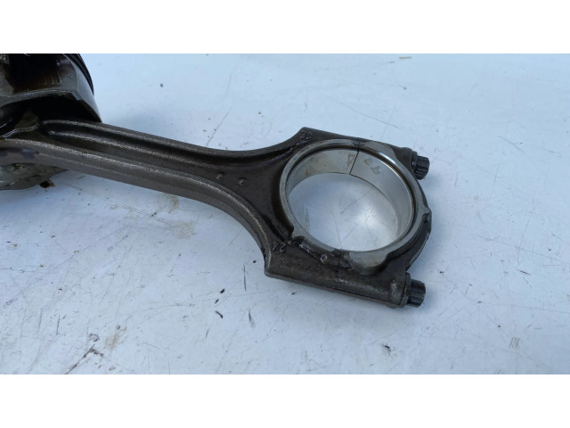 Поршень с шатуном Volvo V40 для бензинового двигателя 1.5