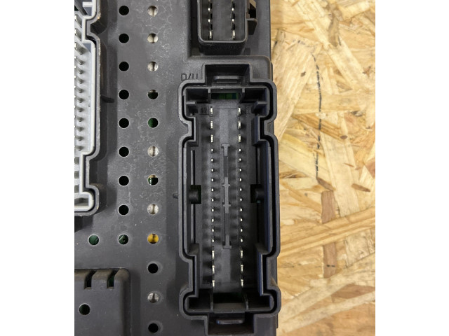 Блок предохранителей 30728512, 05W195   Volvo S60    