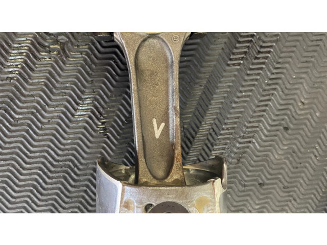 Píst    Ford Kuga I  pro naftový motor 2.0  DYZELIS