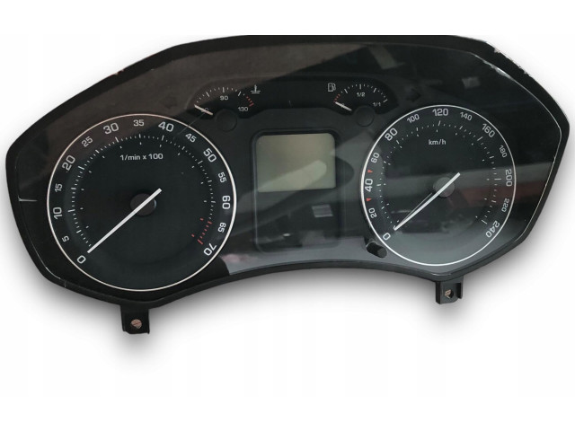 Панель приборов 1Z0920812B   Skoda Octavia Mk2 (1Z)       