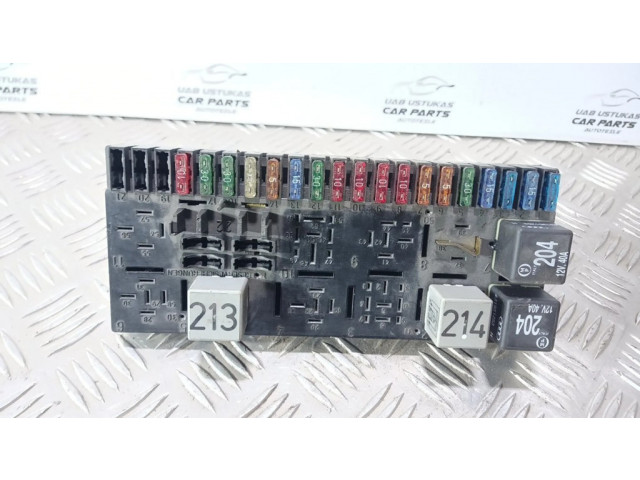 Pojistková skříňka 443941822B Audi 80 90 B3 1990