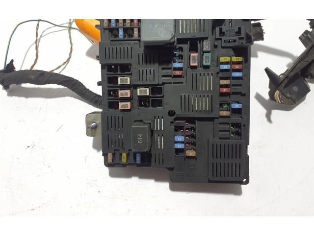 Блок предохранителей 32268453 Volvo S60