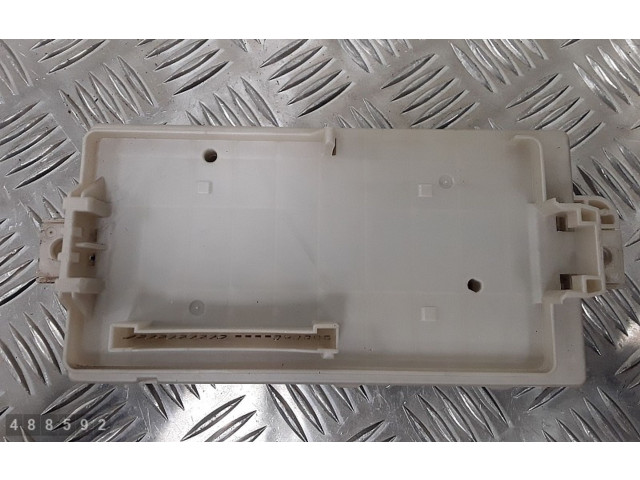 Блок предохранителей Mitsubishi L200