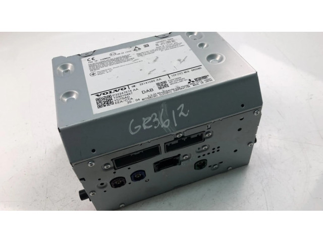 Радио/ проигрыватель CD/DVD / навигация