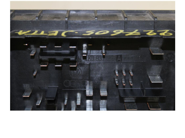 Блок предохранителей 1K0937125A   Volkswagen Jetta V    