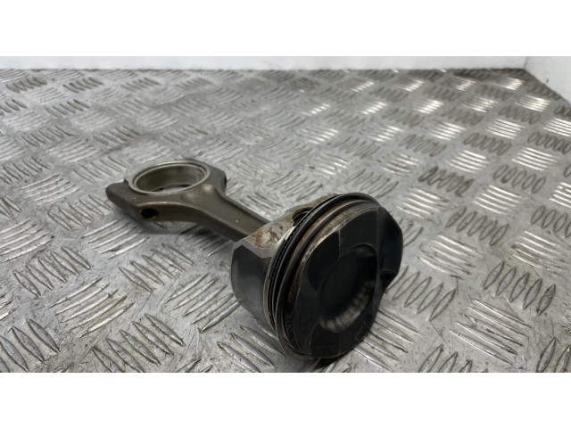 Píst 7528540 BMW 1 E81 E87 pro benzínový motor 2.0 N43B20A