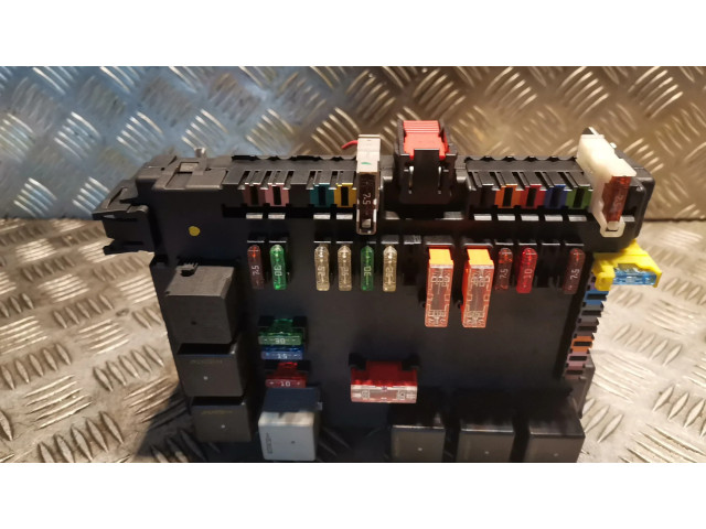 Pojistková skříňka 2215402050, A2215402050 Mercede-Benz S W221 2006