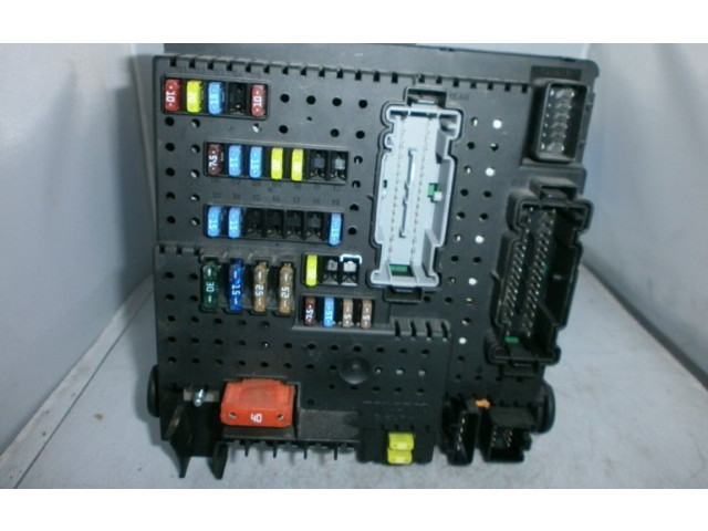 Блок предохранителей 8676391, 8676391 Volvo V70