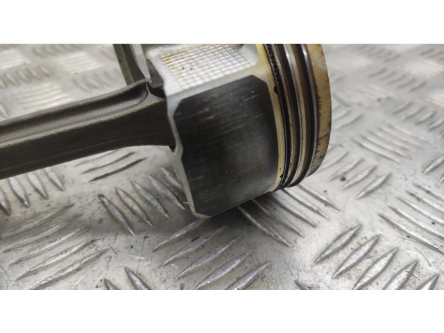 Поршень с шатуном Nissan 370Z для бензинового двигателя 3.7