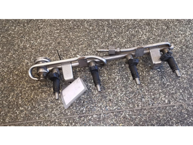 Vstřikovač 06B133551T Audi A4 S4 B6 8E 8H pro benzínový motor 2.0