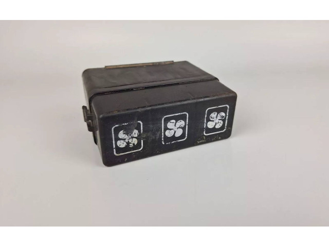 Блок предохранителей 8971807940 Mitsubishi Space Runner