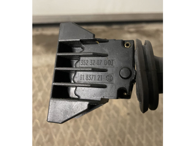 Ручка стеклоочистителей 01837121, 3523207   Volvo V70