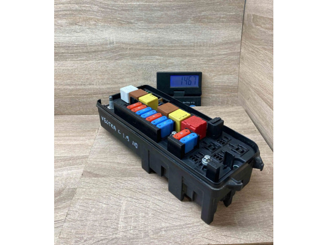 Pojistková skříňka 13172979, 519067201 Opel Vectra C 2002