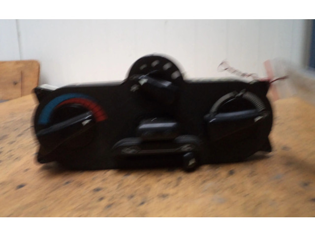 Блок управления климат-контролем Mitsubishi Carisma