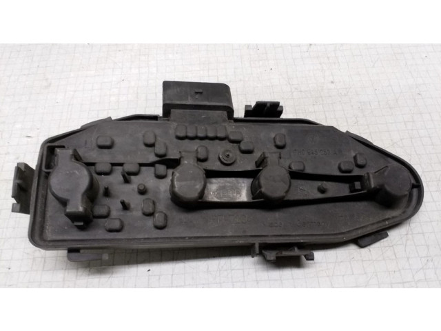 Задний фонарь левый 7H0945257A Volkswagen Transporter - Caravelle T5 2003-2015 года