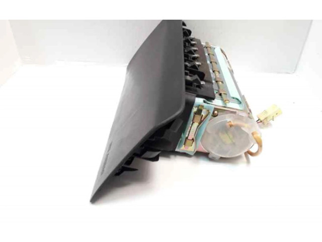 Подушка безопасности двери    Mazda MPV II LW