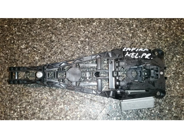 Передний держатель / кронштейн для внешней ручки открытия