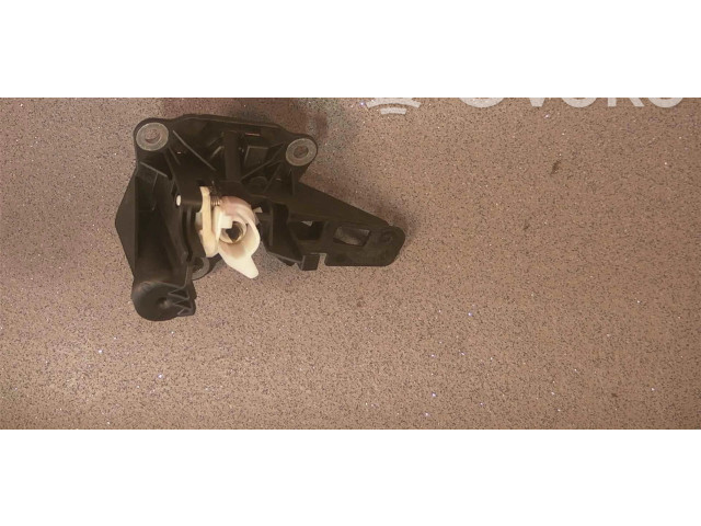 Замок багажника BKL8200447266    Renault Clio III 2005 - 2012 года