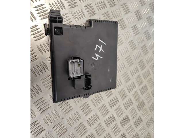 Блок предохранителей 30728512   Volvo V70    