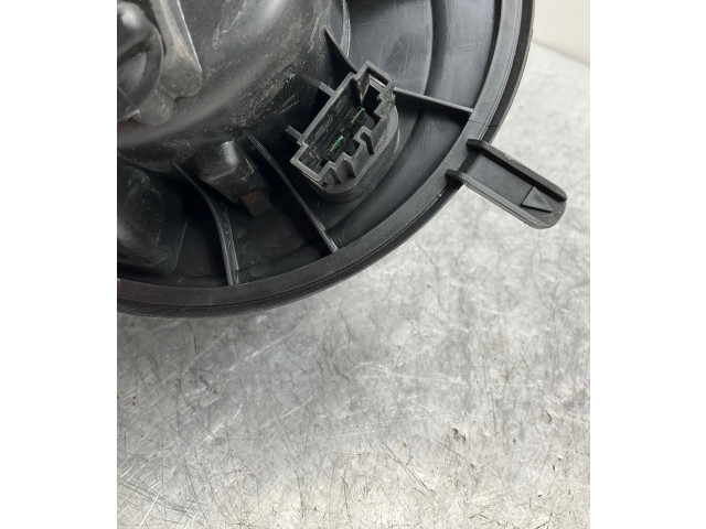 Вентилятор печки Volkswagen Caddy