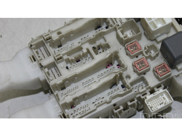 Pojistková skříňka 8273002150A Toyota Auris 150 2007