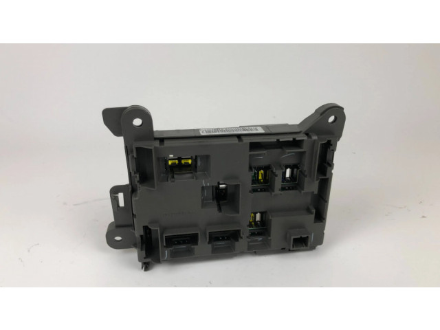 Pojistková skříňka 67761951, B010105300 BMW X5 E70 2013