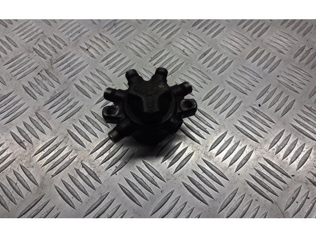 Топливная рампа 8200057345 Nissan Almera N16