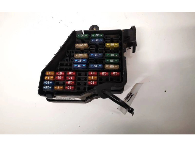 Блок предохранителей Skoda Superb B5 (3U)