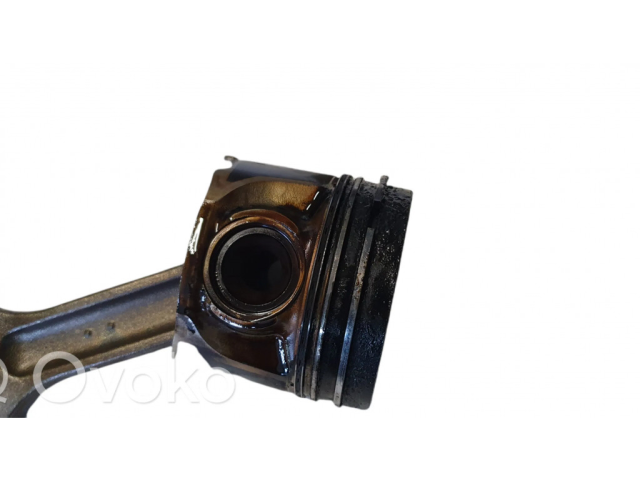 Píst BMW 5 E60 E61 pro naftový motor 3.0