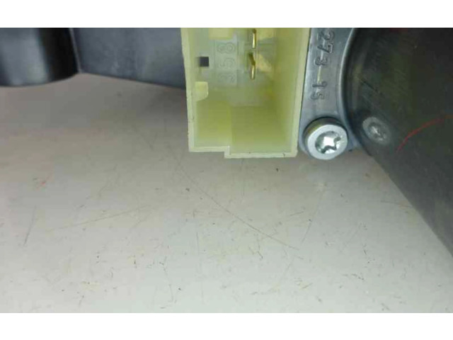 Передний двигатель механизма для подъема окон