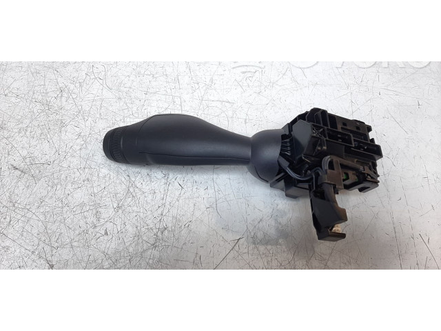 Ручка стеклоочистителей 31674103   Volvo V60