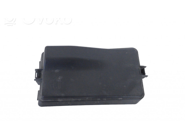 Крышка ящика предохранителей