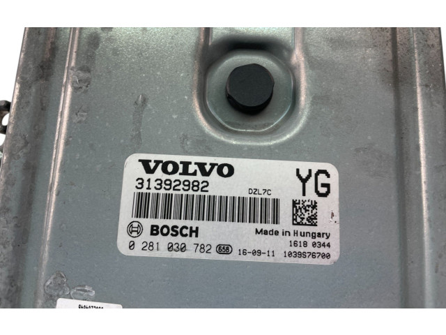 Блок управления двигателем Блок управления 31392982, 0281030782   Volvo V70
