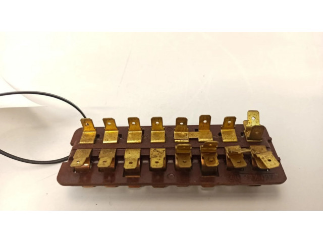 Pojistková skříňka 481937037 Volkswagen K70 1973