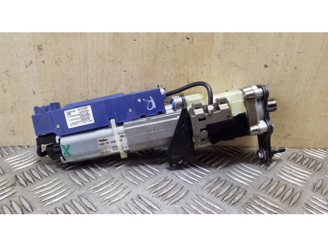 Притягиватель задней крышки