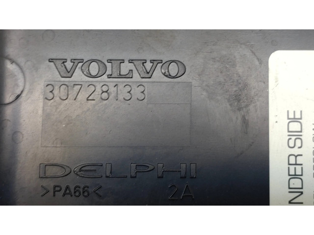 Блок предохранителей  30797010, 30728133   Volvo S60    