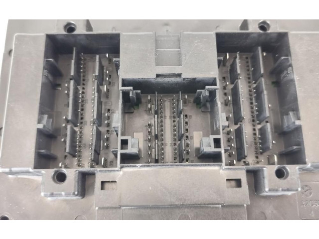 Блок предохранителей 5Q1937084 Audi A1