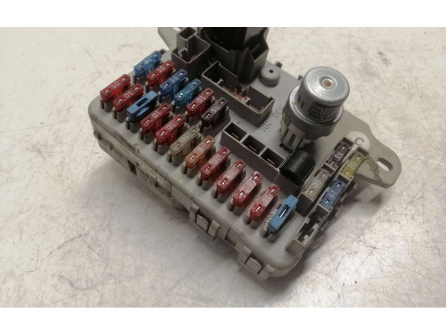 Блок предохранителей  YQE103740, 090816052200   Rover 25    