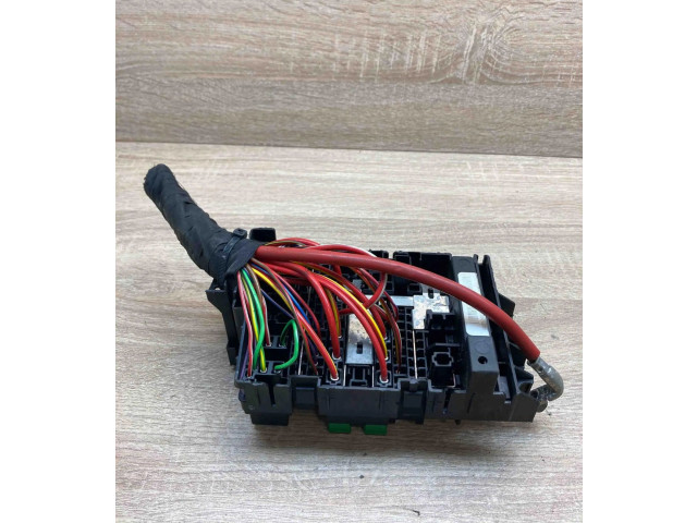 Блок предохранителей 102576021701, 5C0037819A Volkswagen Jetta III