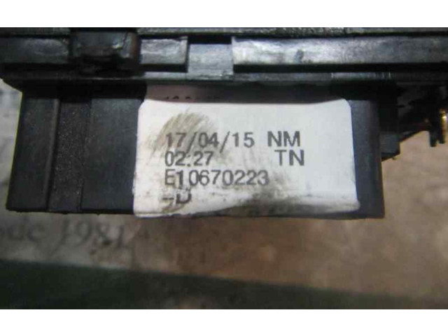 Ручка стеклоочистителей 8201168008, E10670223 Dacia Dokker