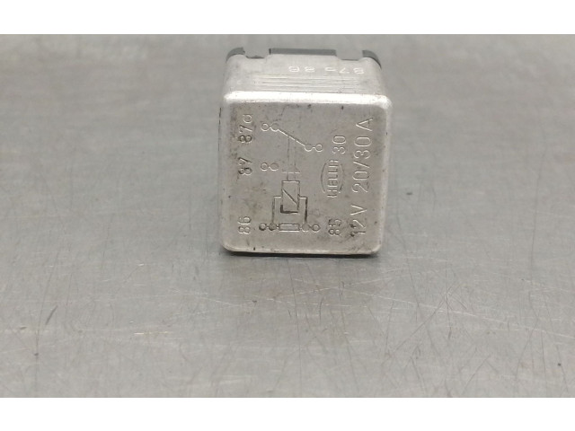 Pojistková skříňka 0015420219, 4RD00412200 Mercede-Benz S W126 1988