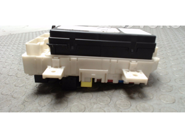 Блок предохранителей MN108319 Mitsubishi Colt