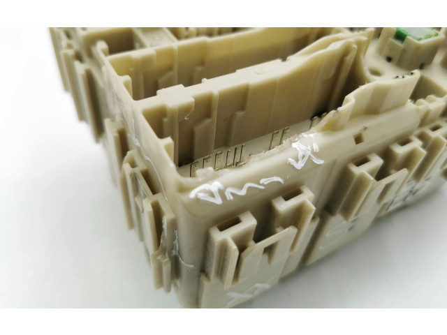 Pojistková skříňka 8273005680, 291712B29 Toyota Avensis T270 2012