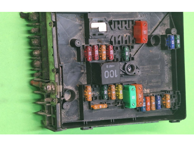 Pojistková skříňka 1k0937125 Volkswagen Caddy 2010